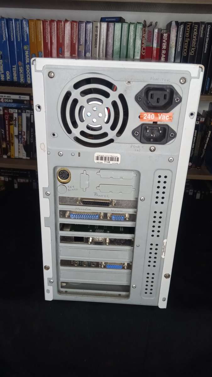 Intel Pentium P1 166MHz computer