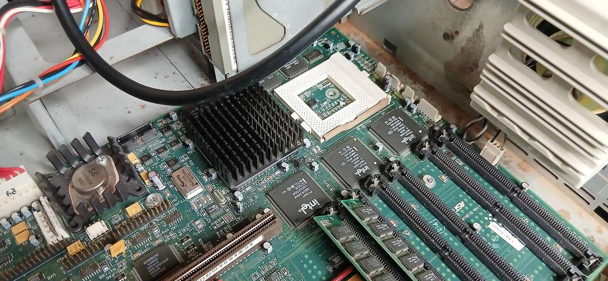 AST Premmia GX P133 Dual CPU Workstation