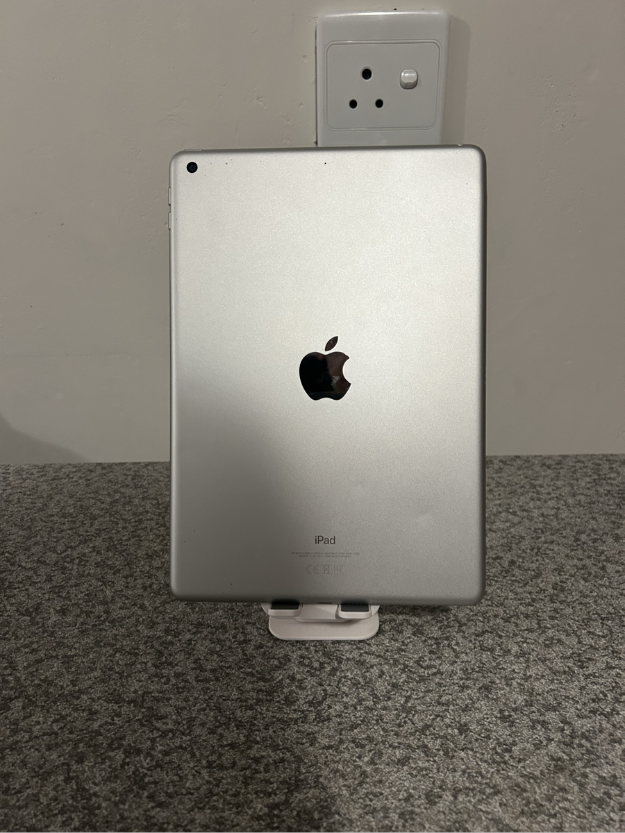 Apple IPad 9th Gen 64 GB