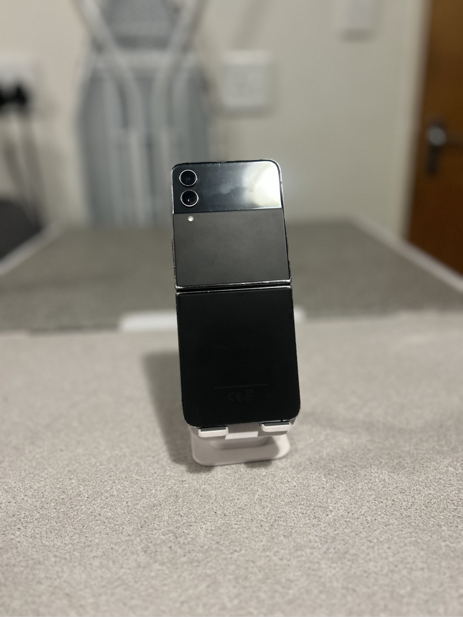Samsung Galaxy Z Flip 4 5G 256GB Graphite