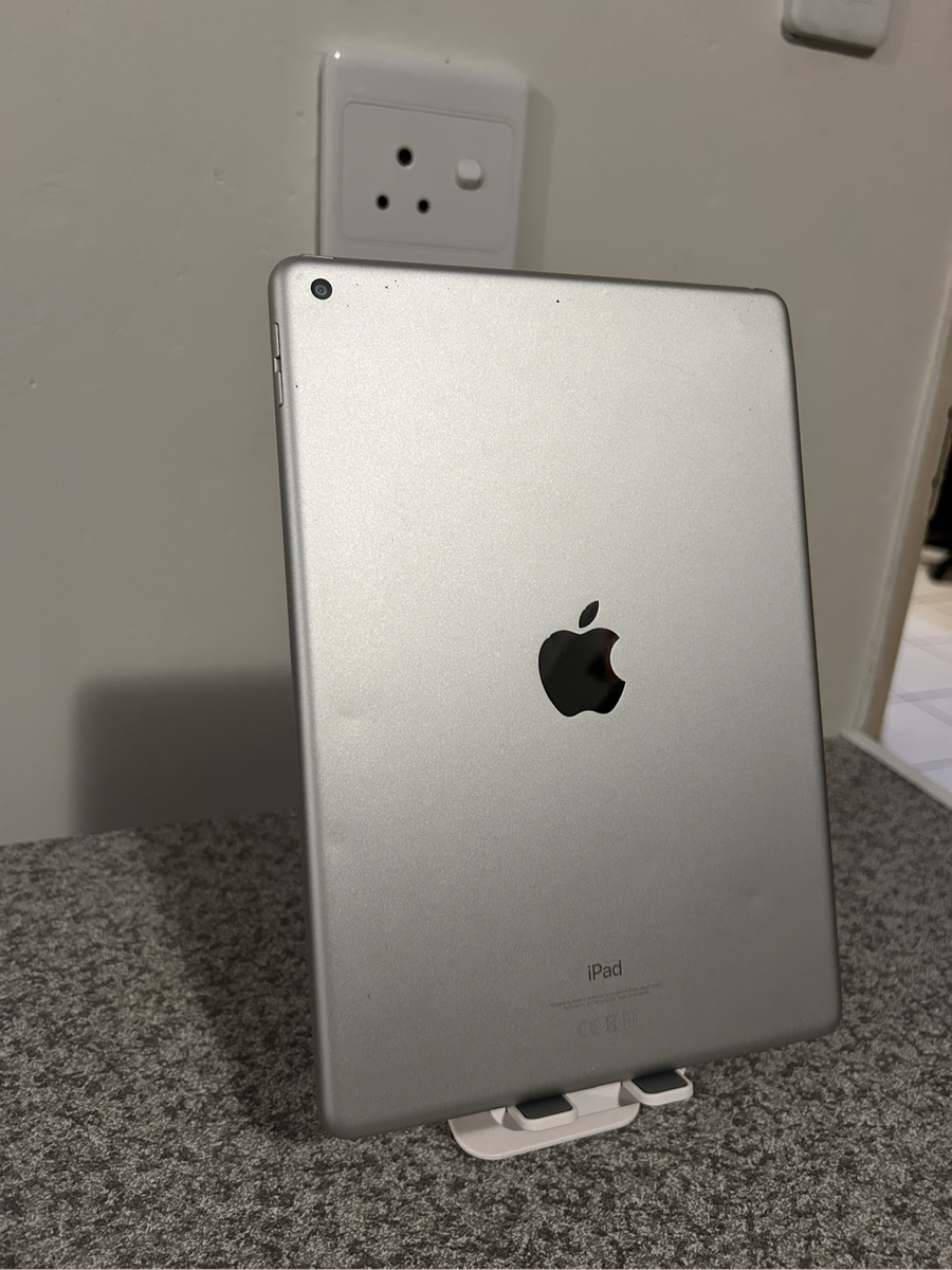 Apple IPad 9th Gen 64 GB