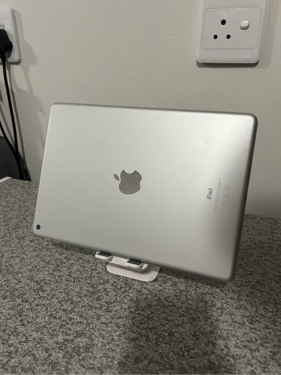 Apple IPad 9th Gen 64 GB