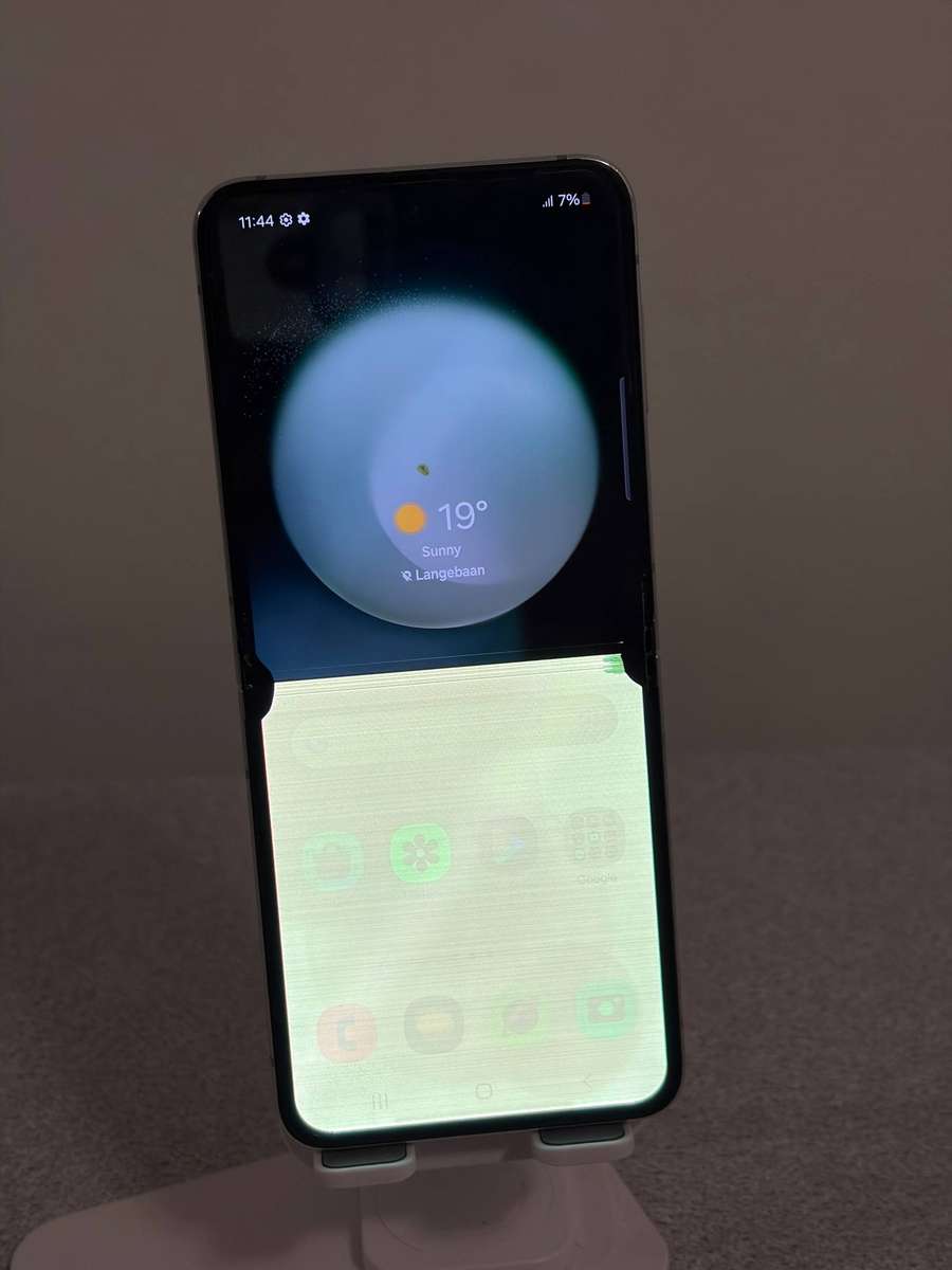 Samsung Galaxy Z Flip 5 256GB Mint  Screen Damage (Fully Working | Good Condition)