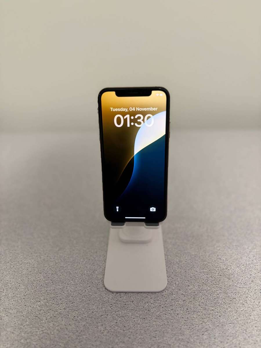 iPhone XS 256GB Rose Gold  Great Condition (Camera Fault) + Cover & New Charger