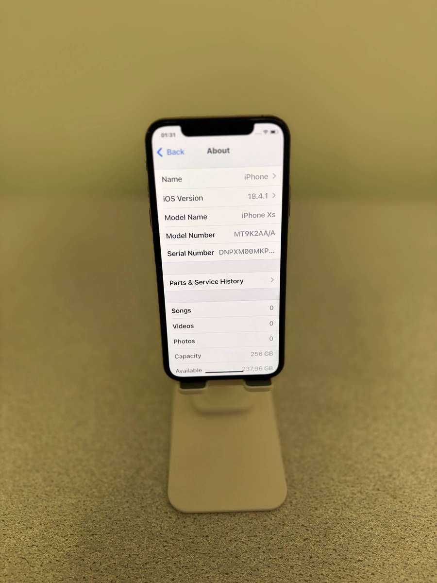 iPhone XS 256GB Rose Gold  Great Condition (Camera Fault) + Cover & New Charger