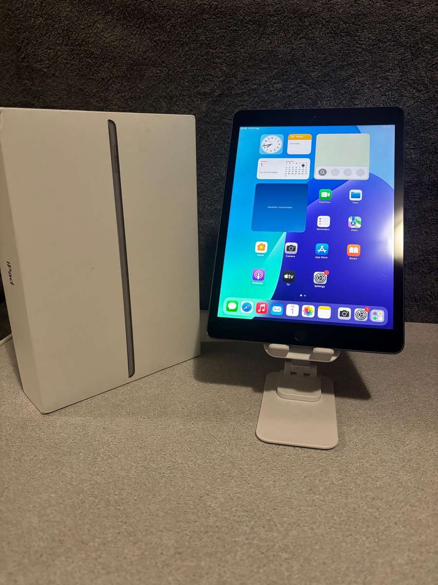 Apple iPad 8th Gen  32GB WiFi | Great Condition | Box Included | NEW SCREEN
