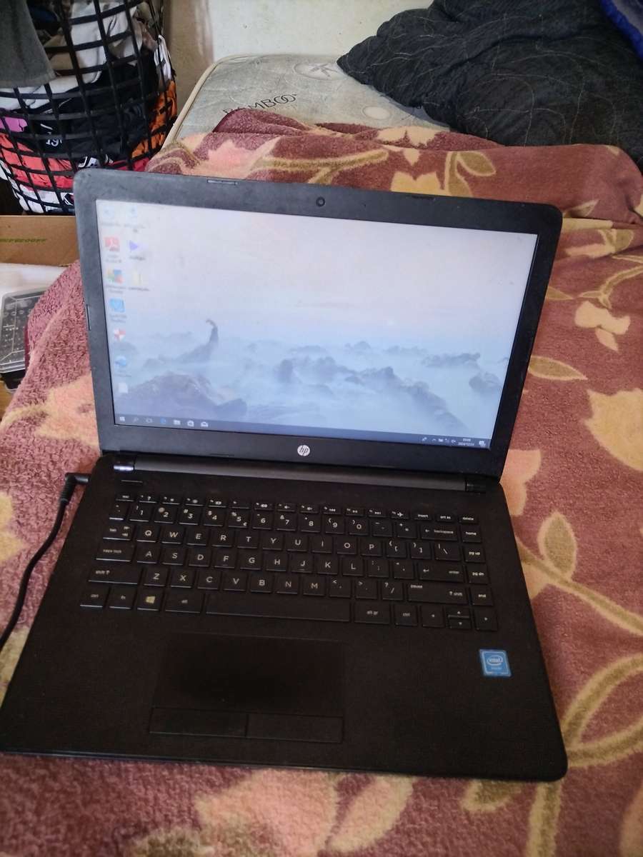 HP LAPTOP 14-Bs0xx +CHARGER