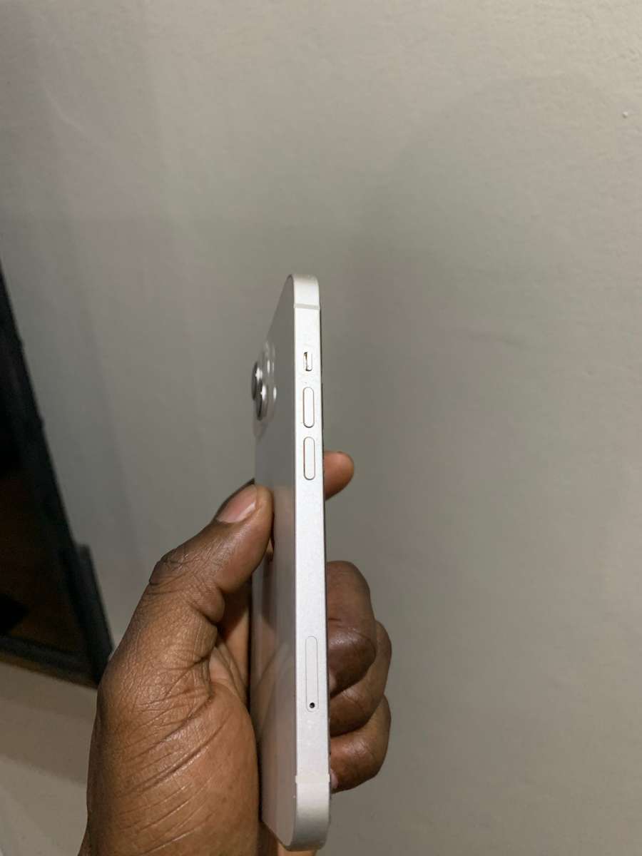 iPhone 13 128GB white