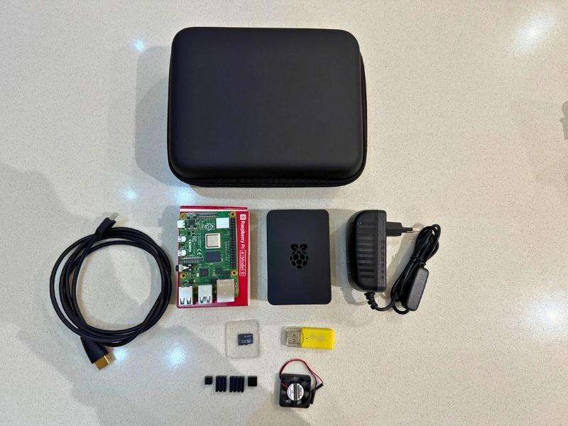Raspberry Pi 4B 8GB Kit with RPI OS 32gb card and carry case - OPEN BOX ITEM - Retail R4500