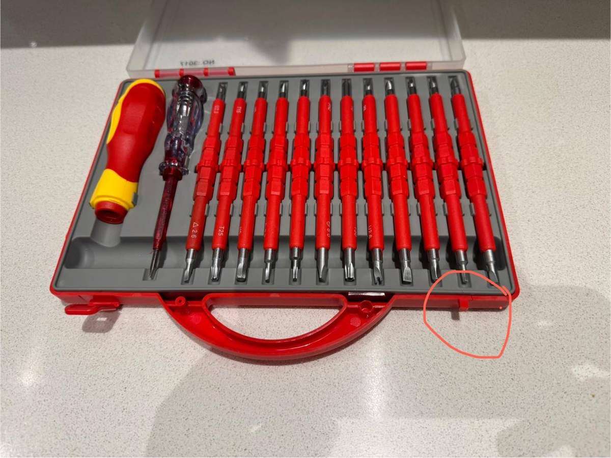 ES Electrician Magnetic Insulated Screwdriver/Torx 26 in 1 set with case-Small slight crack as  pics