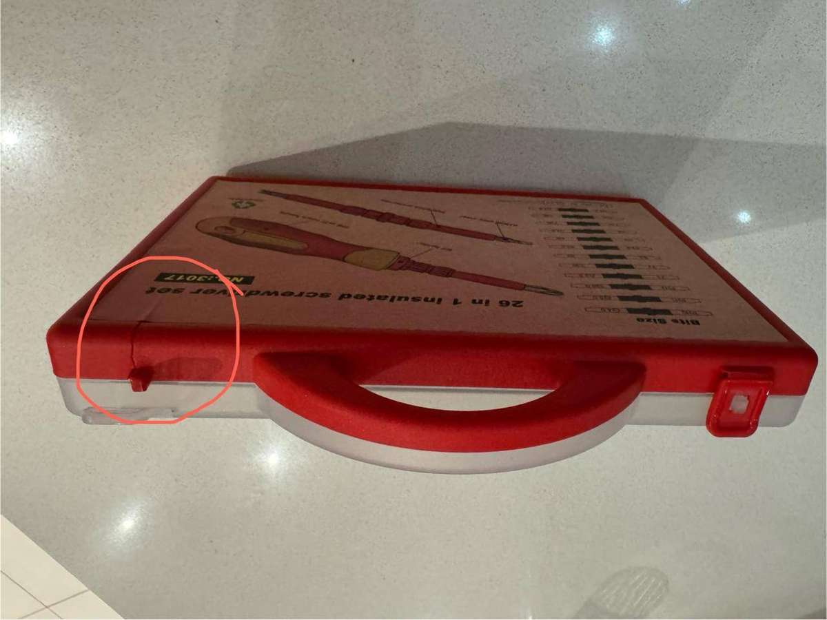 ES Electrician Magnetic Insulated Screwdriver/Torx 26 in 1 set with case-Small slight crack as  pics