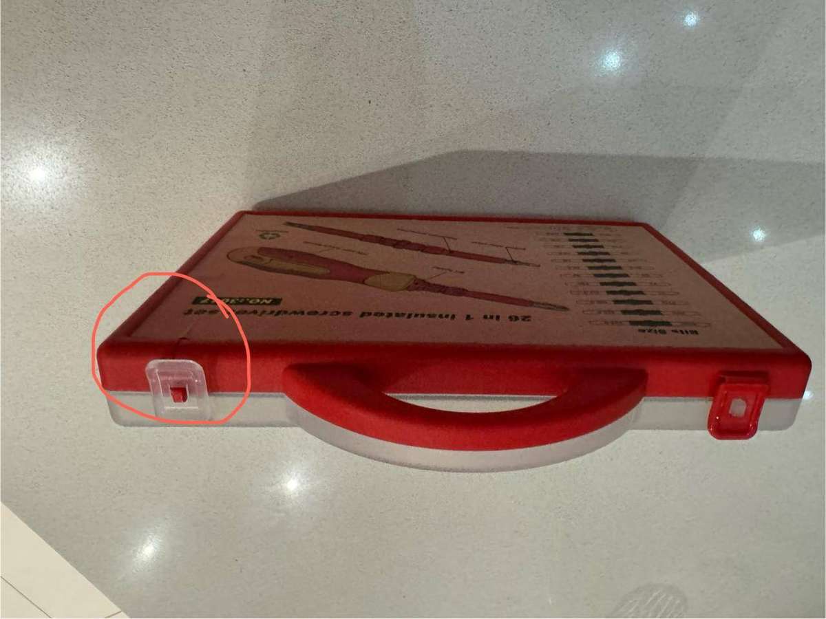 ES Electrician Magnetic Insulated Screwdriver/Torx 26 in 1 set with case-Small slight crack as  pics