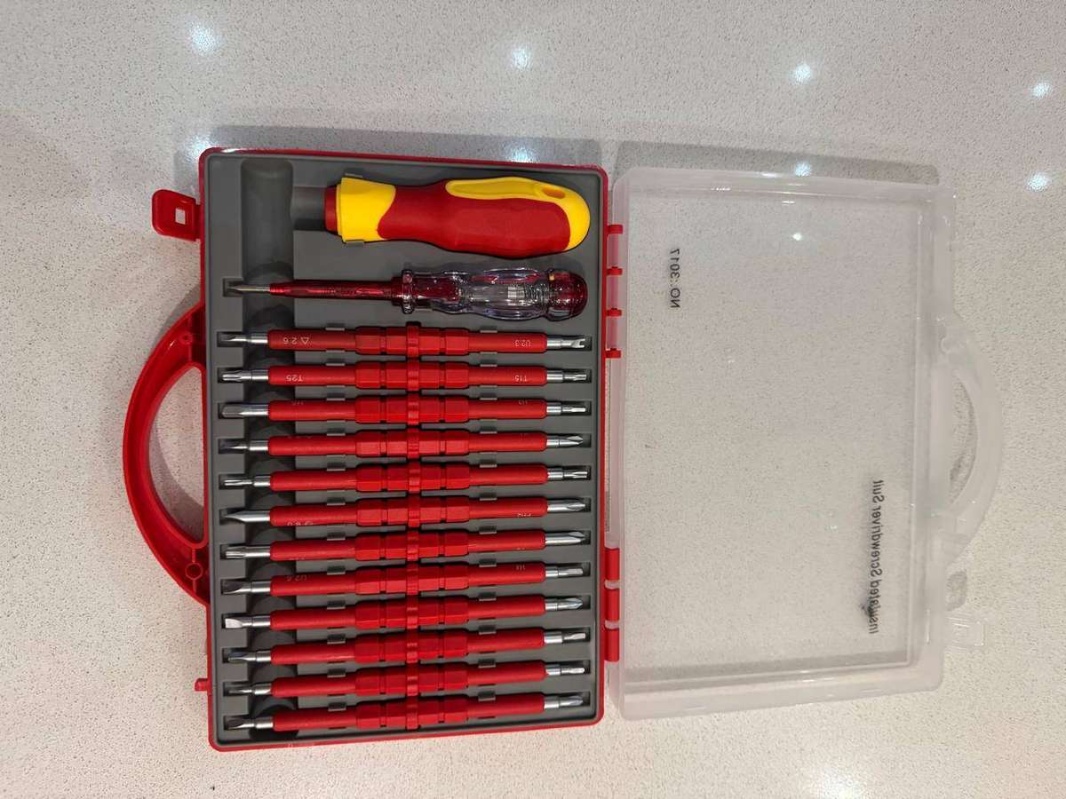 ES Electrician Magnetic Insulated Screwdriver/Torx 26 in 1 set with case-Small slight crack as  pics
