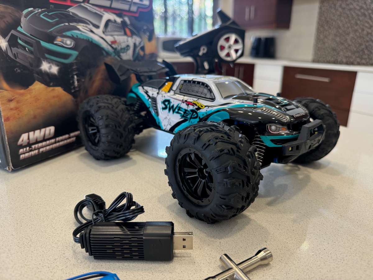 SCY-16101PRO Brushless RC car Monster truck/Buggy 4x4 2.4Ghz Ready to Run  (USED)