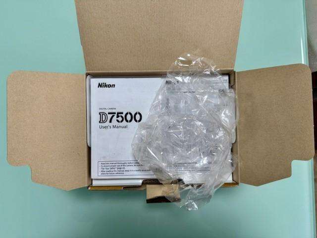 Nikon D7500 20.9MP DSLR Camera with AF-S DX NIKKOR 18-140mm f/3.5-5.6G ED VR Lens, Black.