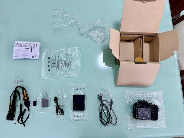 Nikon D7500 20.9MP DSLR Camera with AF-S DX NIKKOR 18-140mm f/3.5-5.6G ED VR Lens, Black.