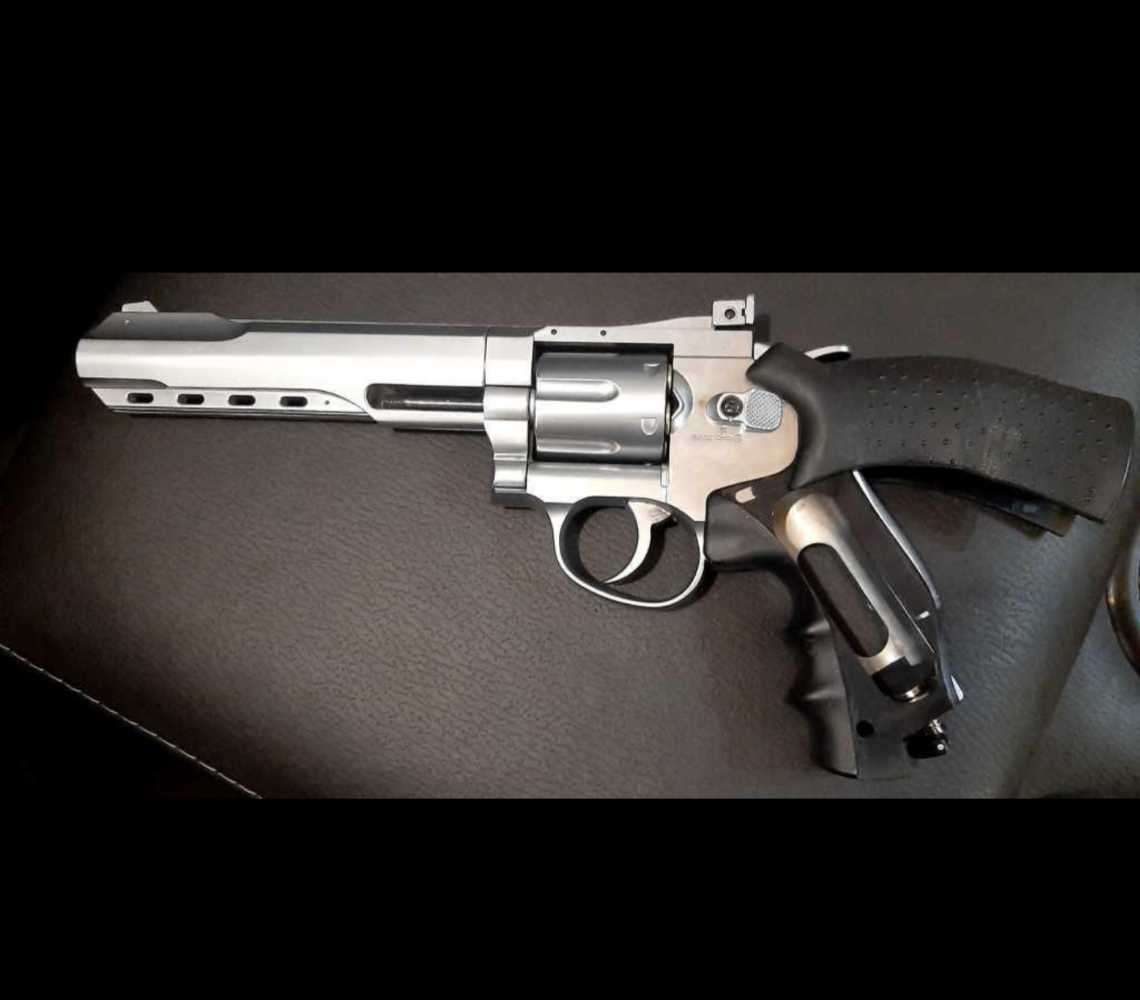 Revolver pellet gun