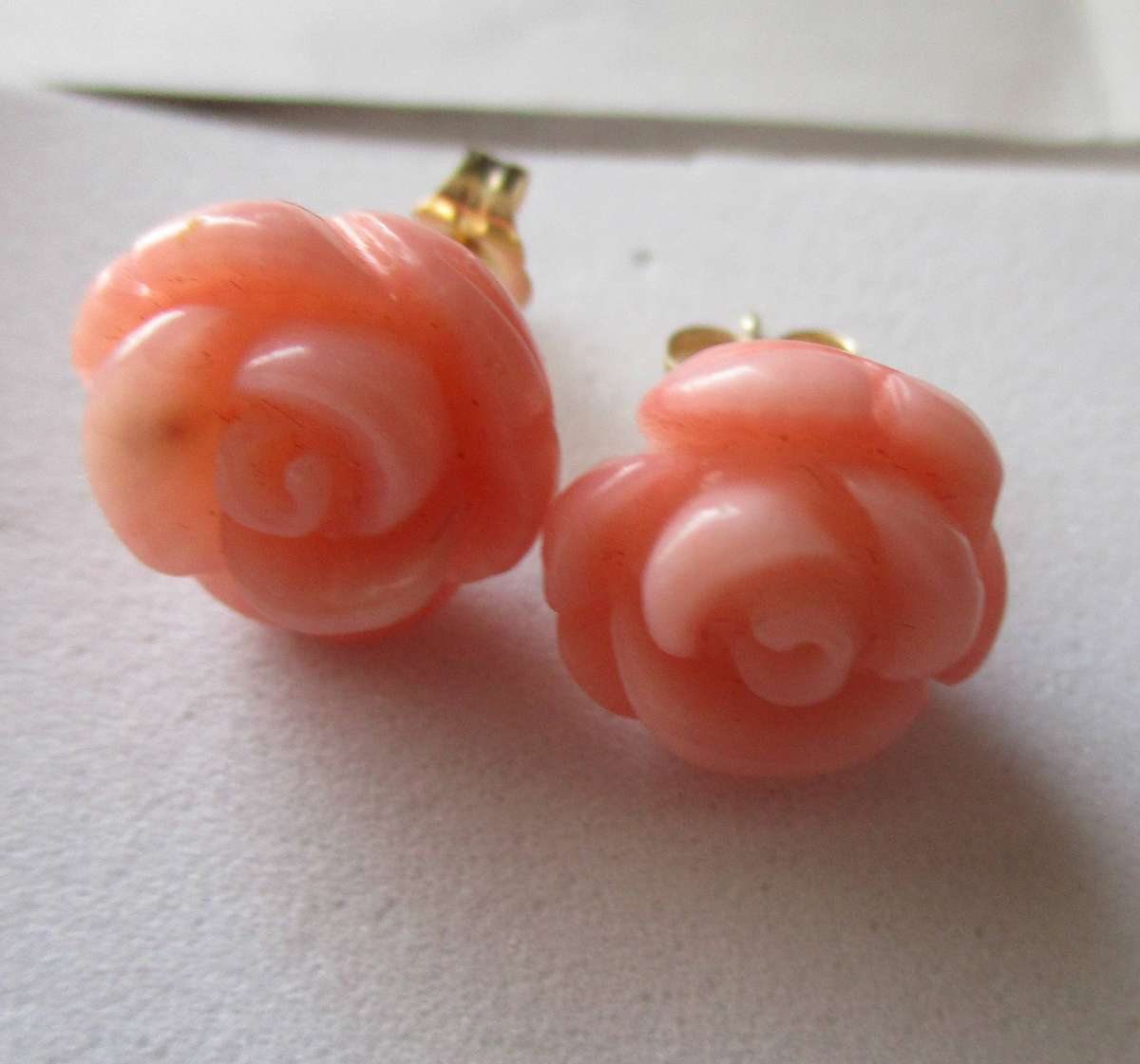 14K Solid Yellow Gold and Coral " Rose curved " 13.00mm  Earrings