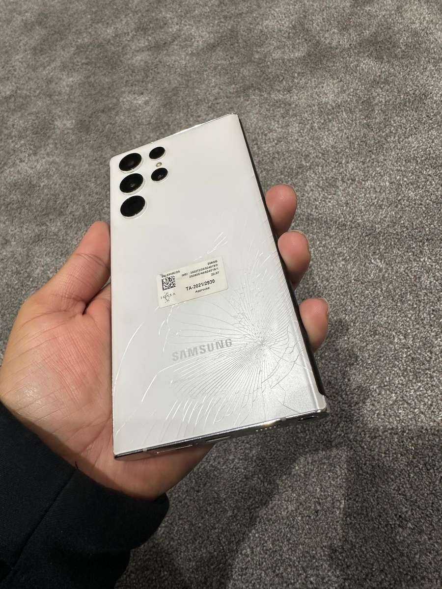 Samsung Galaxy S22 Ultra 256GB  Dual SIM | Cracked Back Glass