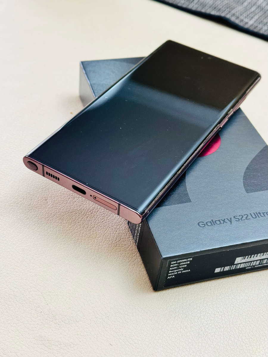 Samsung Galaxy S22 Ultra Dual SIM - 256GB - Excellent Condition!