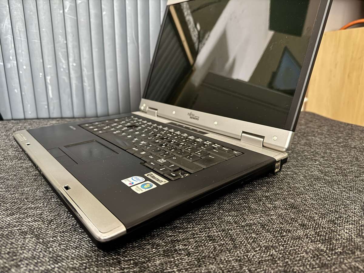 Fujitsu Amilo Pro Intel Centrino Duo