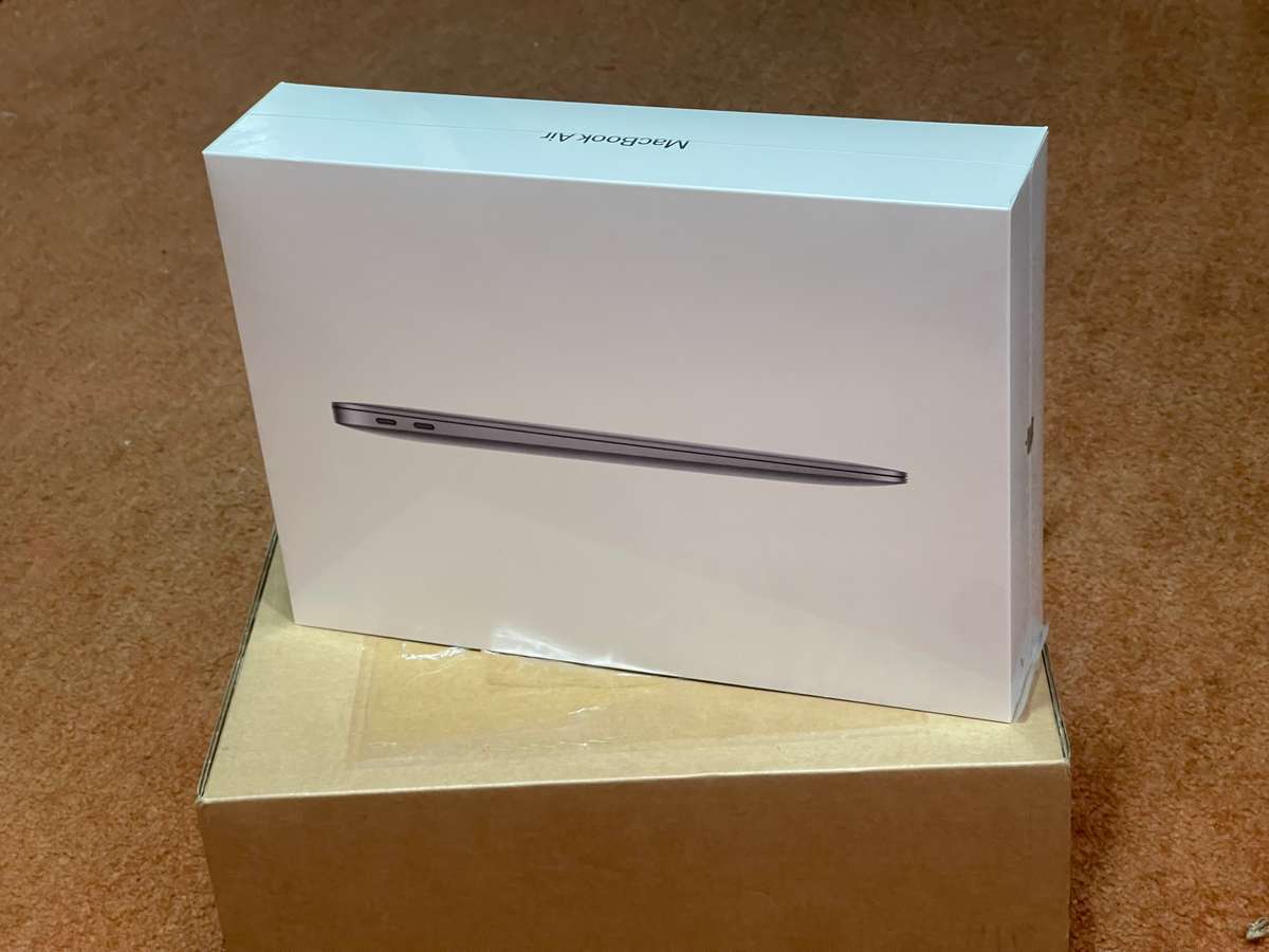 Apple MacBook Air 13-inch with Apple M1 chip 7-core GPU 256GB - Space Grey