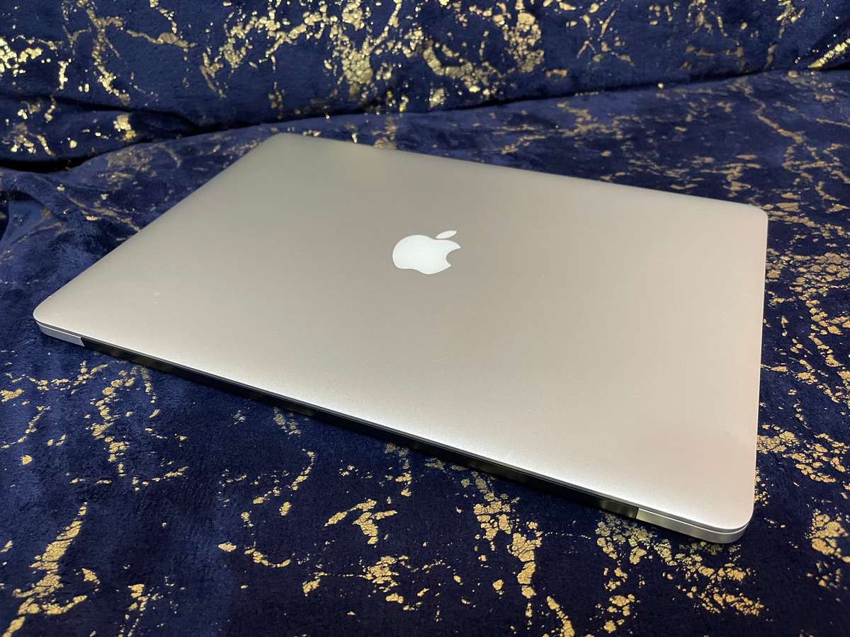MacBook Pro "Core i7 2.2Ghz 15" Mid 2015 - 256gb