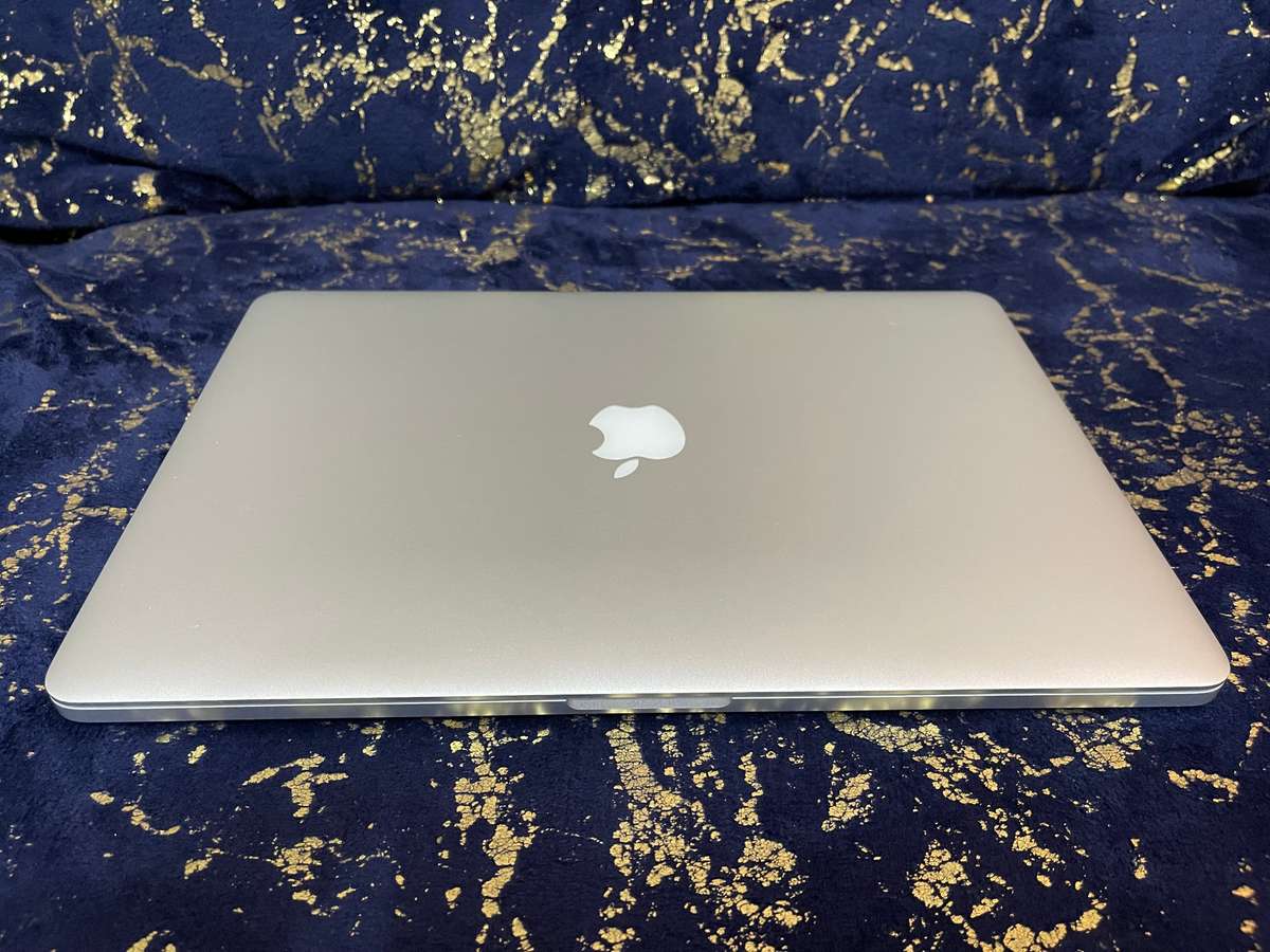 MacBook Pro "Core i7 2.2Ghz 15" Mid 2015 - 256gb