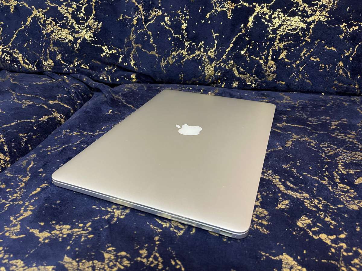 MacBook Pro "Core i7 2.2Ghz 15" Mid 2015 - 256gb