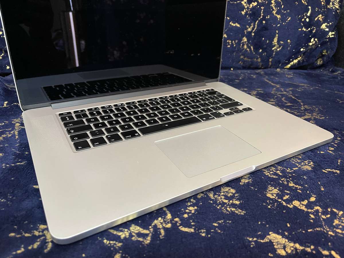 MacBook Pro "Core i7 2.2Ghz 15" Mid 2015 - 256gb