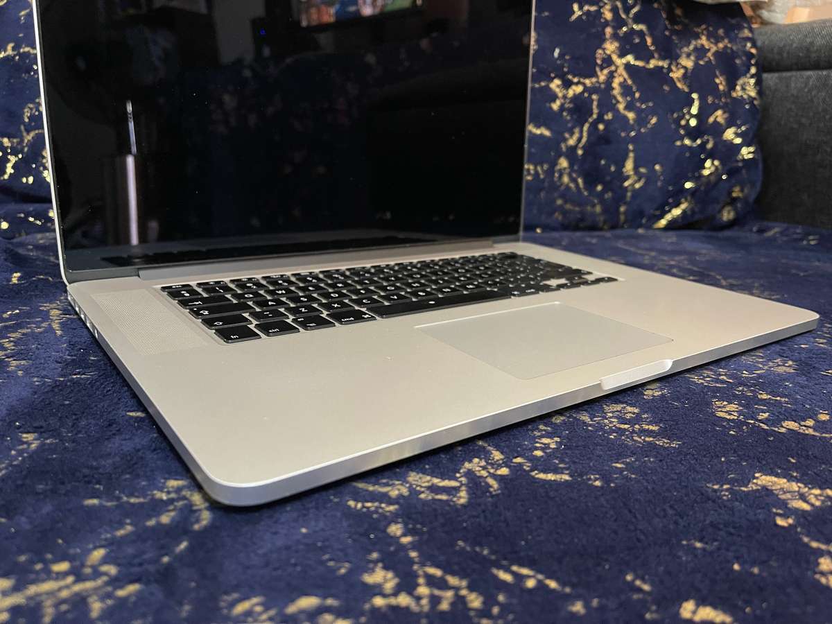 MacBook Pro "Core i7 2.2Ghz 15" Mid 2015 - 256gb