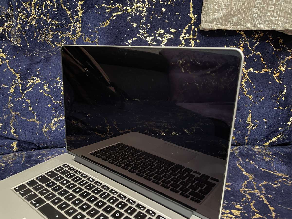 MacBook Pro "Core i7 2.2Ghz 15" Mid 2015 - 256gb