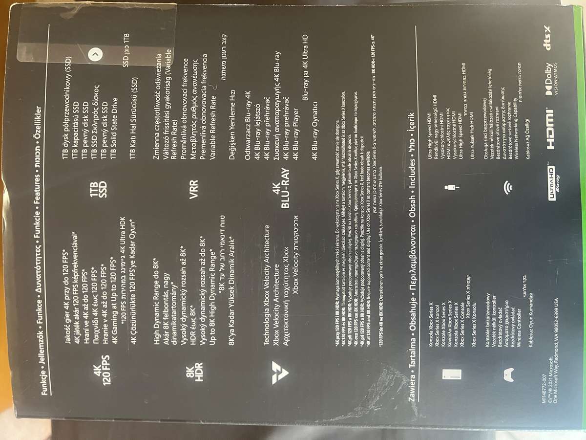 Xbox Series X 1TB including 4 games and 2 controllers