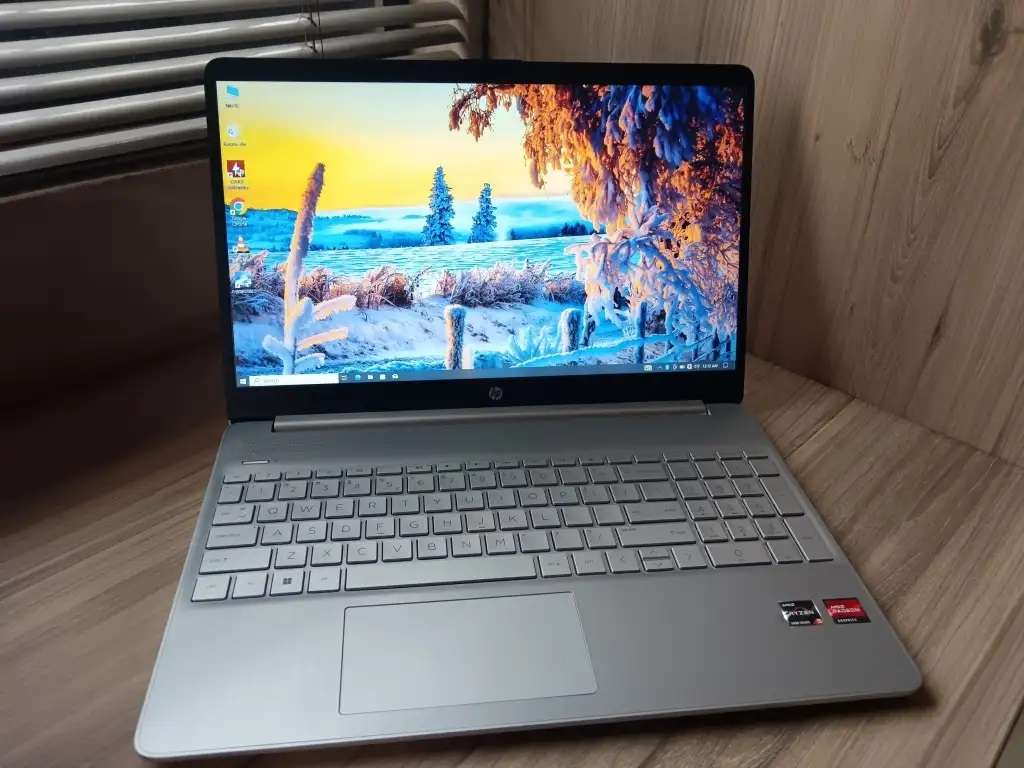 HP 15s AMD RYZEN 5, 8GB Ram, 256GB SSD, AMD Radeon Graphics | Bargain