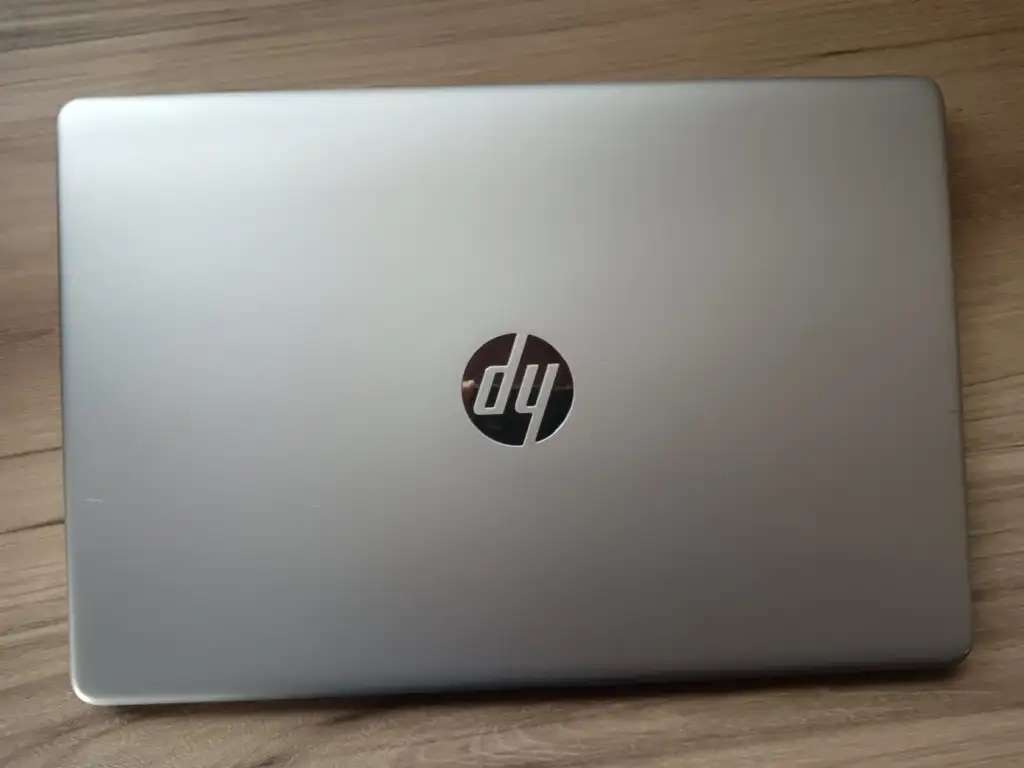 HP 15s AMD RYZEN 5, 8GB Ram, 256GB SSD, AMD Radeon Graphics | Bargain