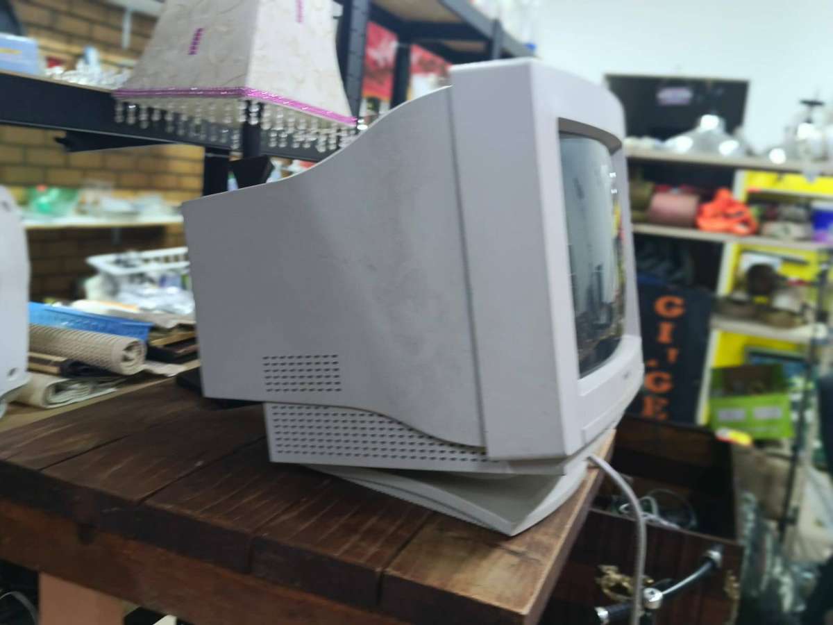 Philips 7CM5289/75T 17" CRT VGA Monitor |