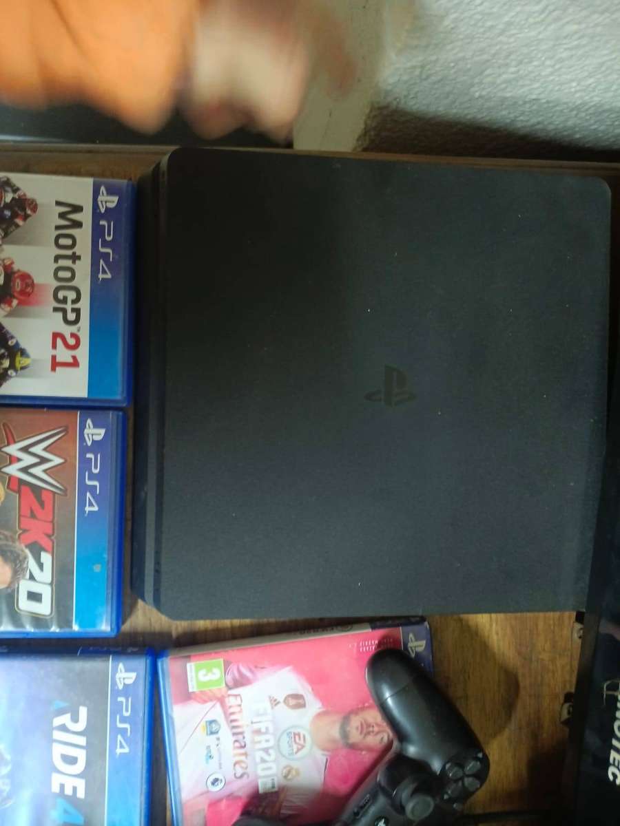 PS4 + TV + Coin Machine Bundle