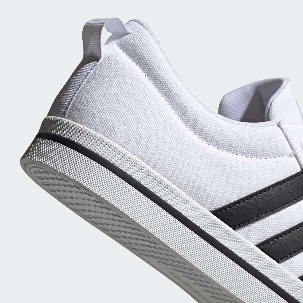 adidas Men`s BRAVADA Cloud White / Core Black FV8086 Size UK 10 (SA 10)