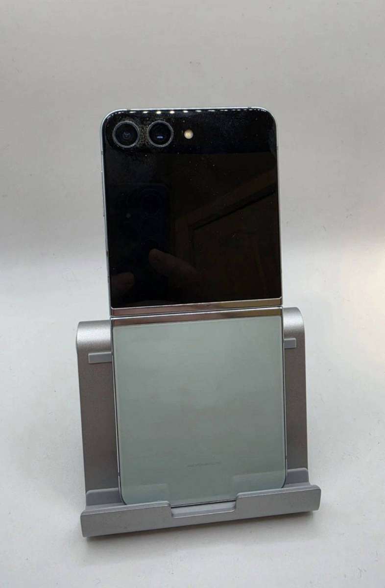 SAMSUNG GALAXY Z FLIP 5 512GB Unlocked Fair