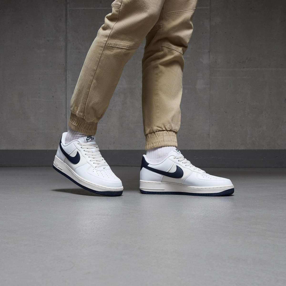 Nike Men's Air Force 1 '07 HF4298 100