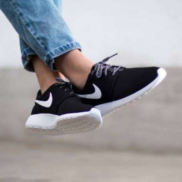 Nike Women's ROSHE ONE Black / Dark Grey / White 844994 002 Size UK 6.5 (SA 6.5)