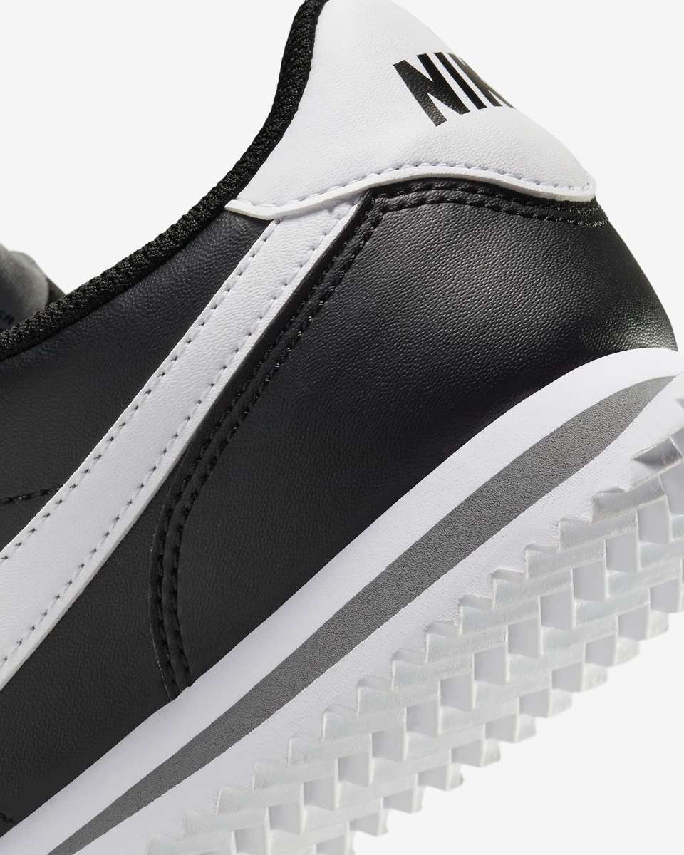 Nike kids UNISEX CORTEZ Black/ White  - Size UK 4