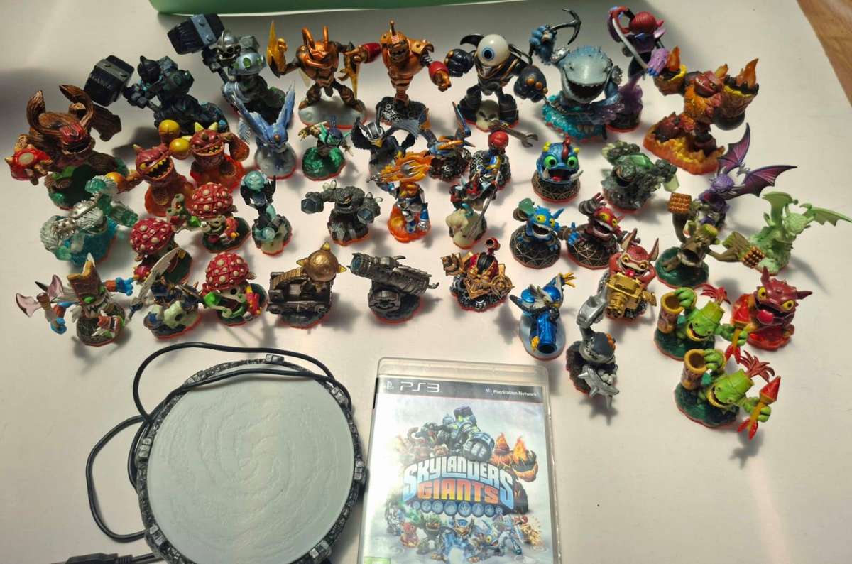ULTIMATE SKYLANDERS LEGACY BUNDLE: RARE Wham-Shell + Sunburn + 8 Giants + 70 Items!