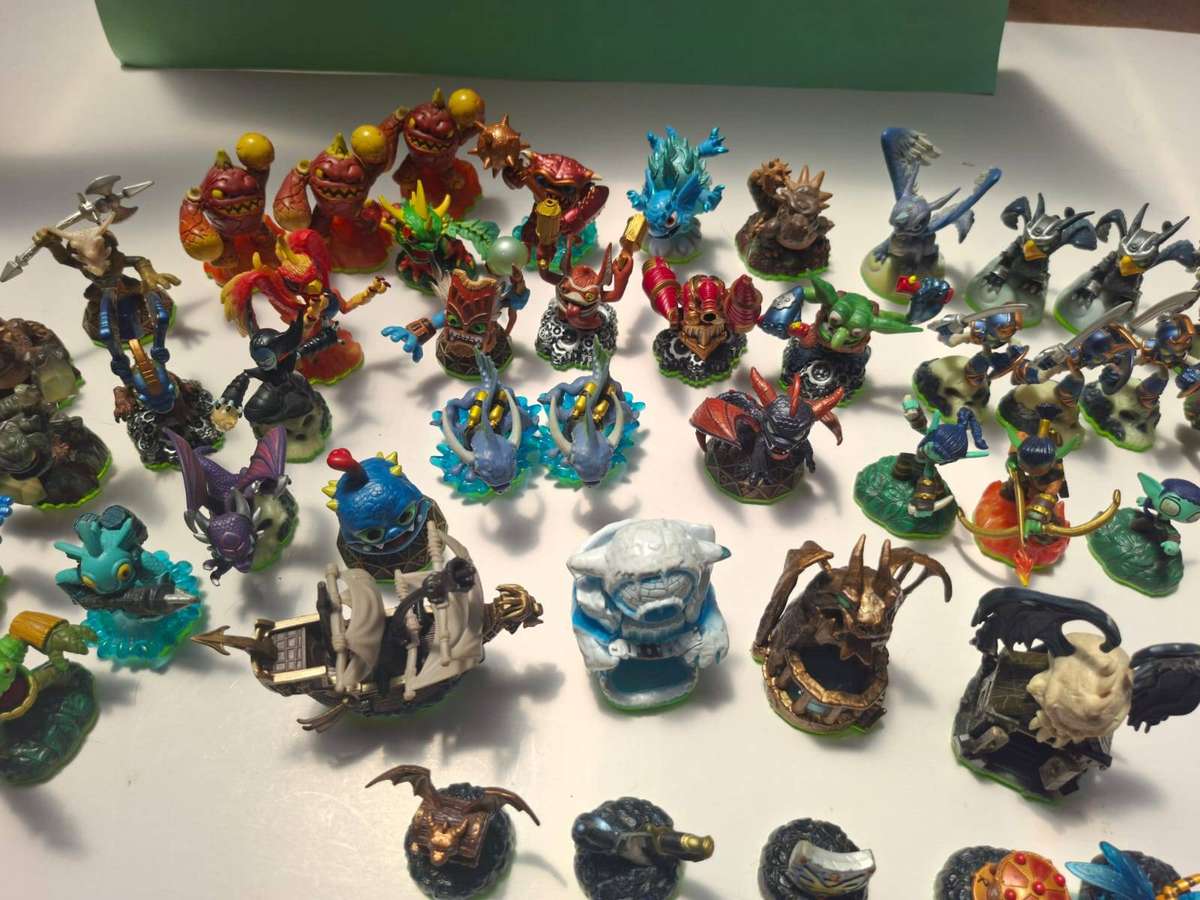 ULTIMATE SKYLANDERS LEGACY BUNDLE: RARE Wham-Shell + Sunburn + 8 Giants + 70 Items!