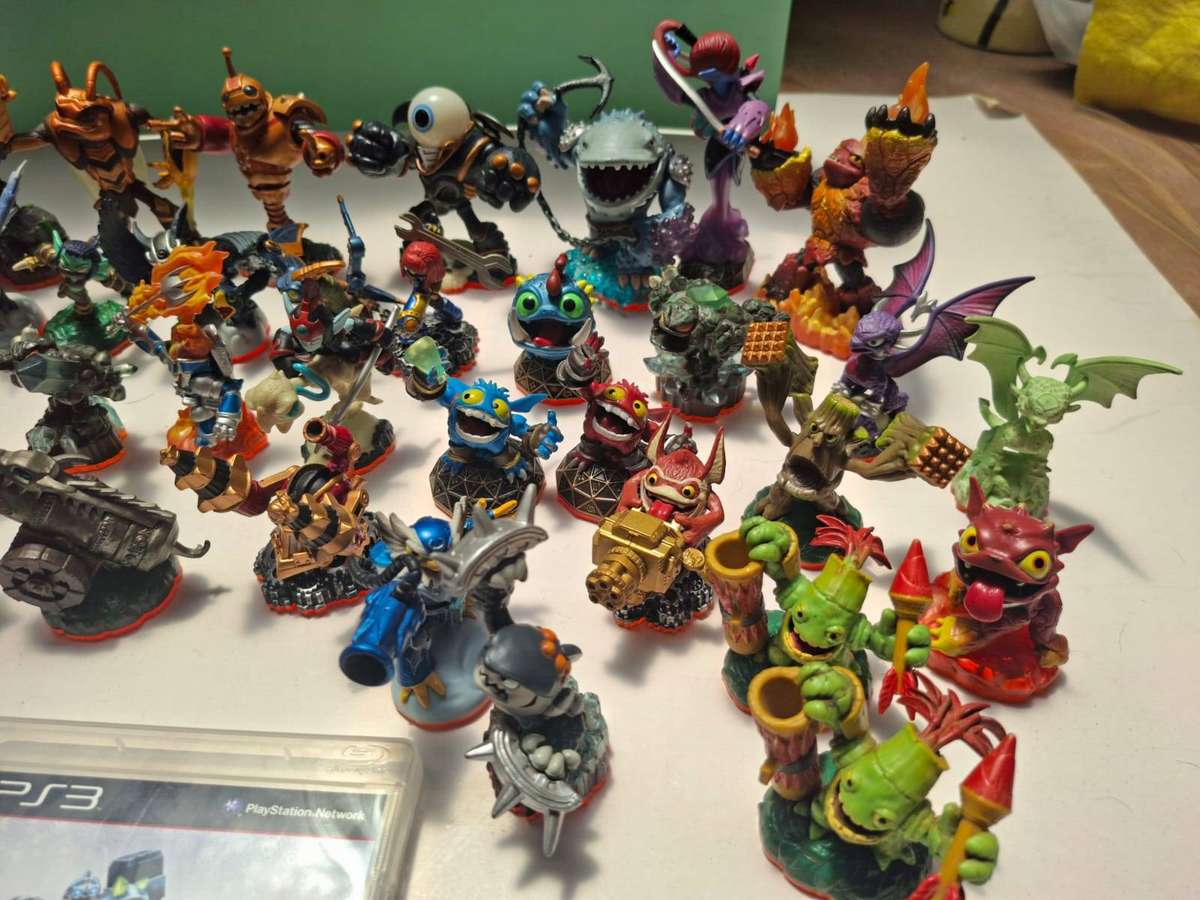 ULTIMATE SKYLANDERS LEGACY BUNDLE: RARE Wham-Shell + Sunburn + 8 Giants + 70 Items!