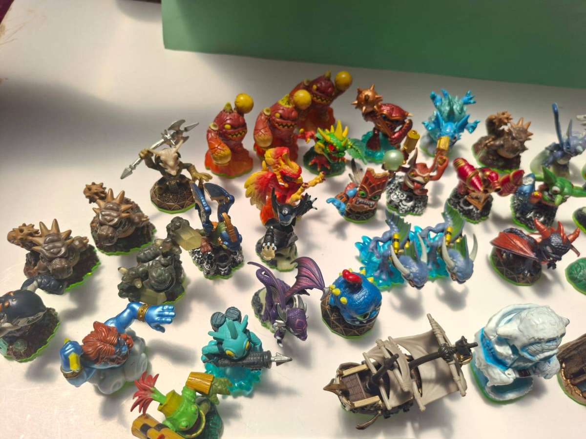 ULTIMATE SKYLANDERS LEGACY BUNDLE: RARE Wham-Shell + Sunburn + 8 Giants + 70 Items!