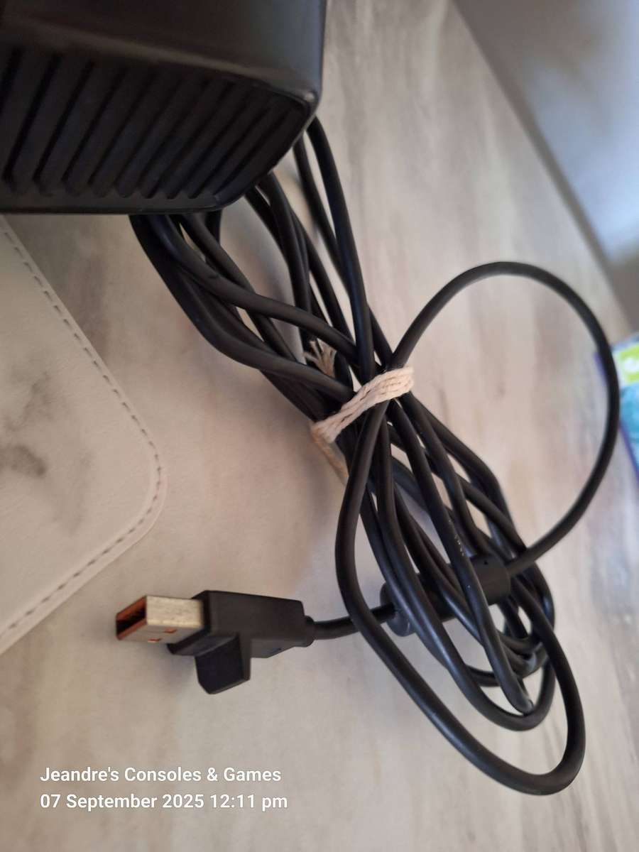 Kinect Sensor with Kinect Adventures Game (XBOX 360) / XBOX 360 KINECT WITH GAME