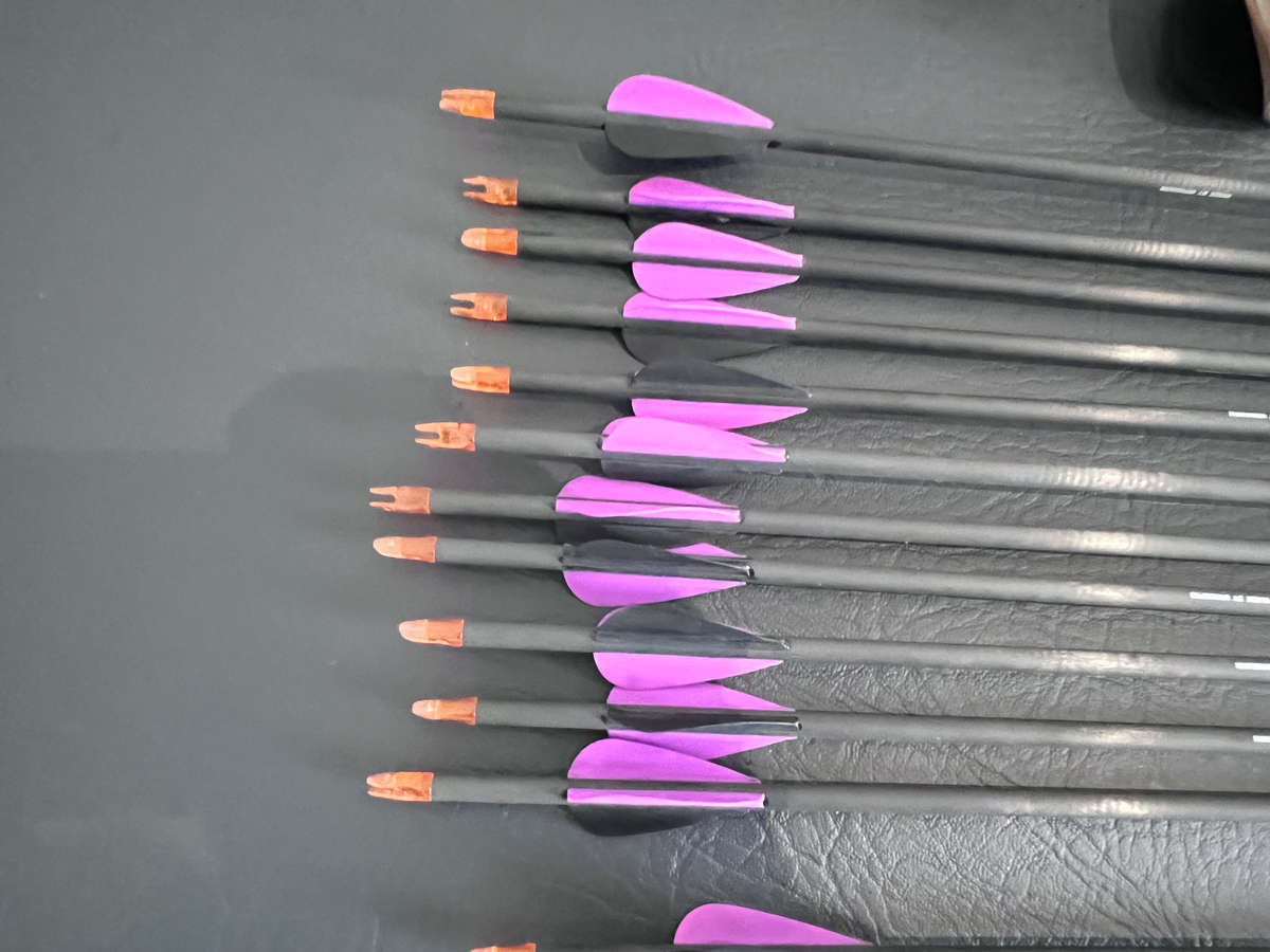 PROFESSIONAL RECURVE BOW LOT FOR BEGINNER - ADULT - RIGHT HAND