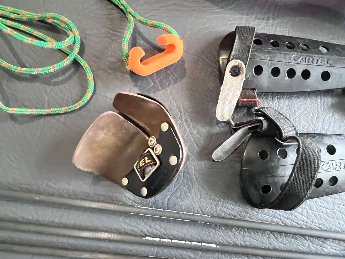 PROFESSIONAL RECURVE BOW LOT FOR BEGINNER - ADULT - RIGHT HAND