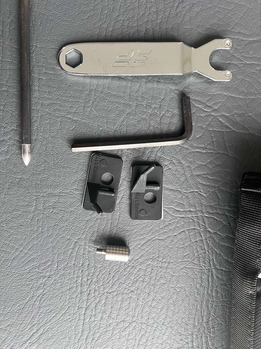 PROFESSIONAL RECURVE BOW LOT FOR BEGINNER - ADULT - RIGHT HAND